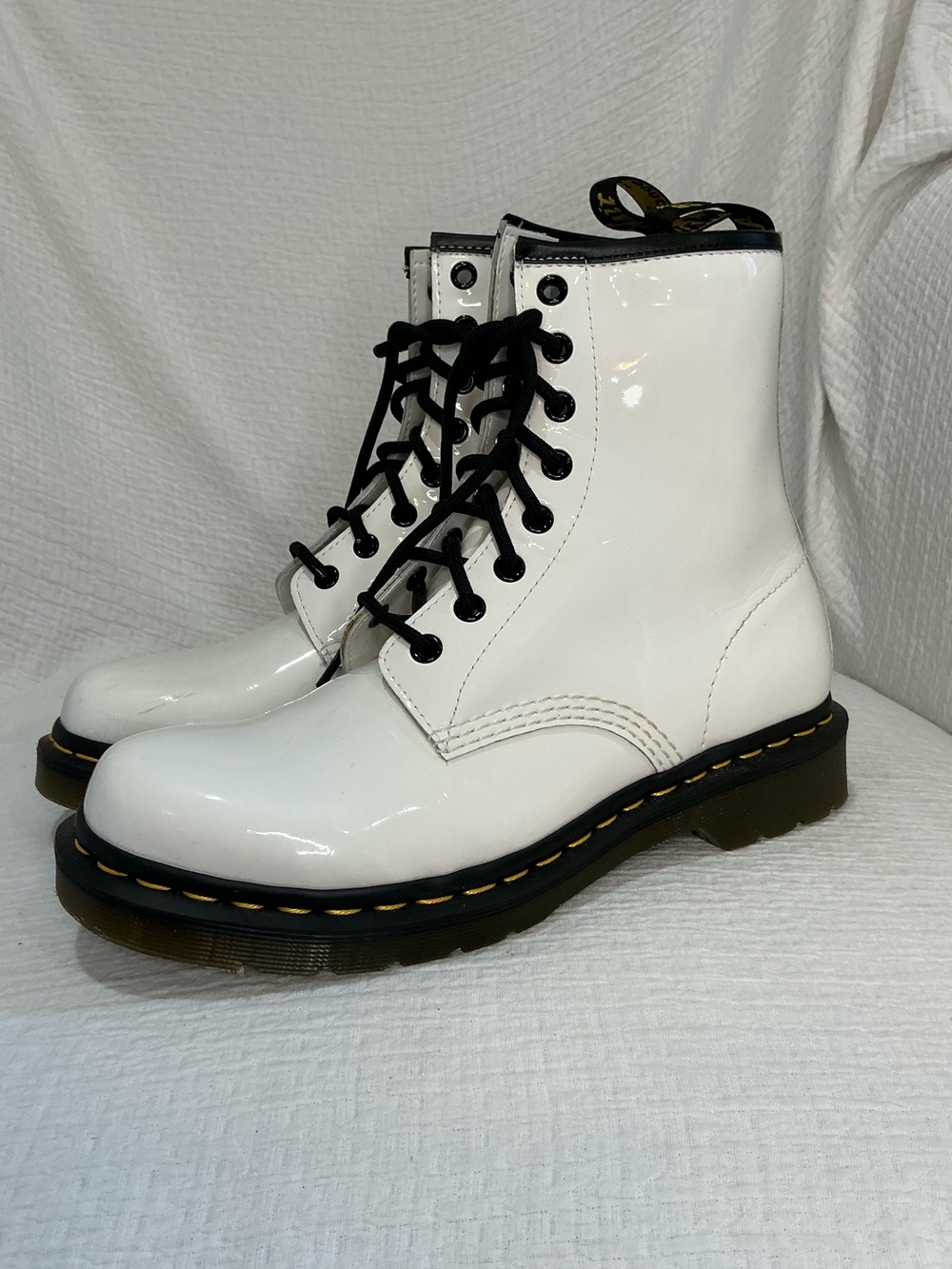 🤎 Dr. Martens 1460 White Patent Leather Boots with Black Laces - Size 8